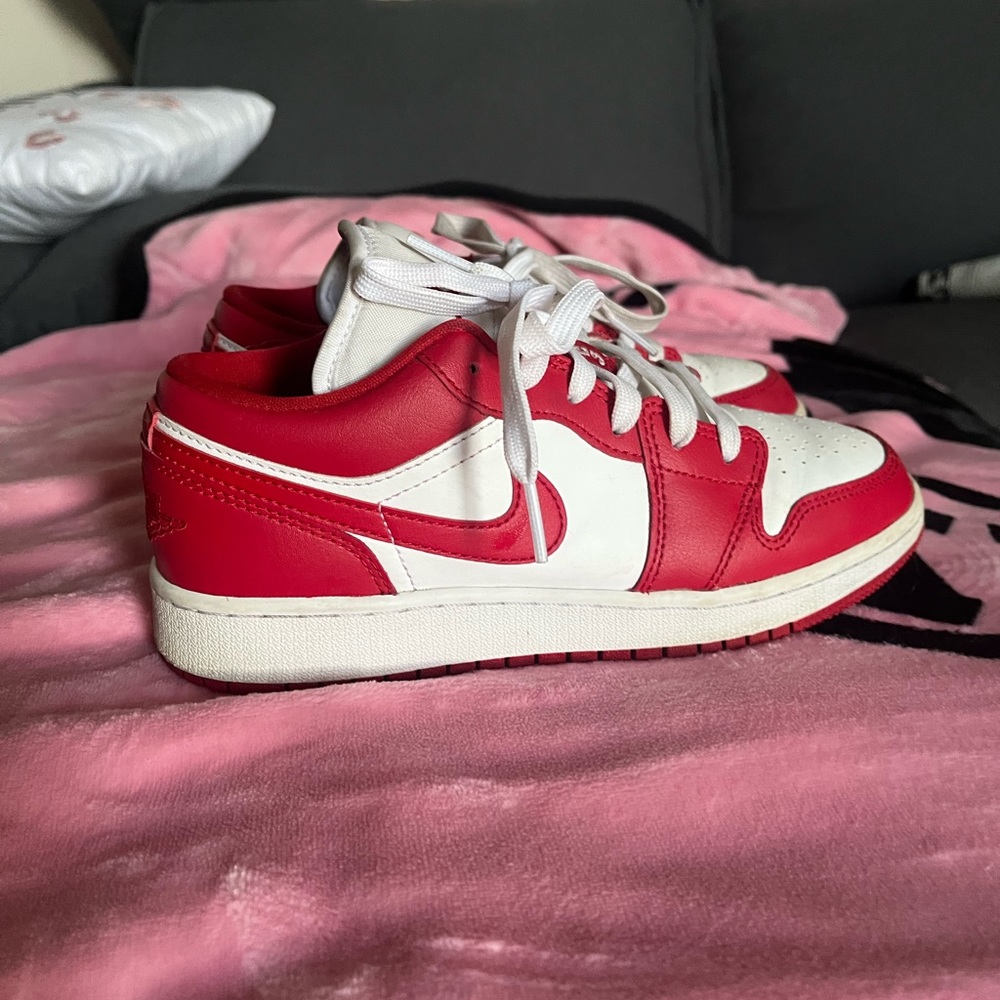 Nike court lows red and white size 5y